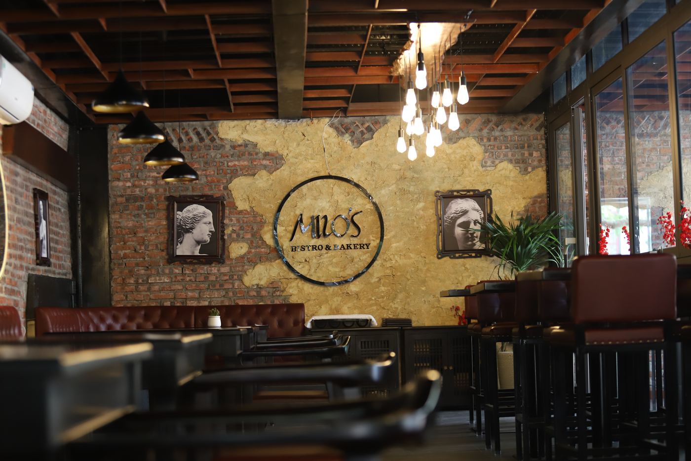 Không gian Milo’s Bistro